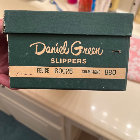 Slippers - Picture 4 of 4